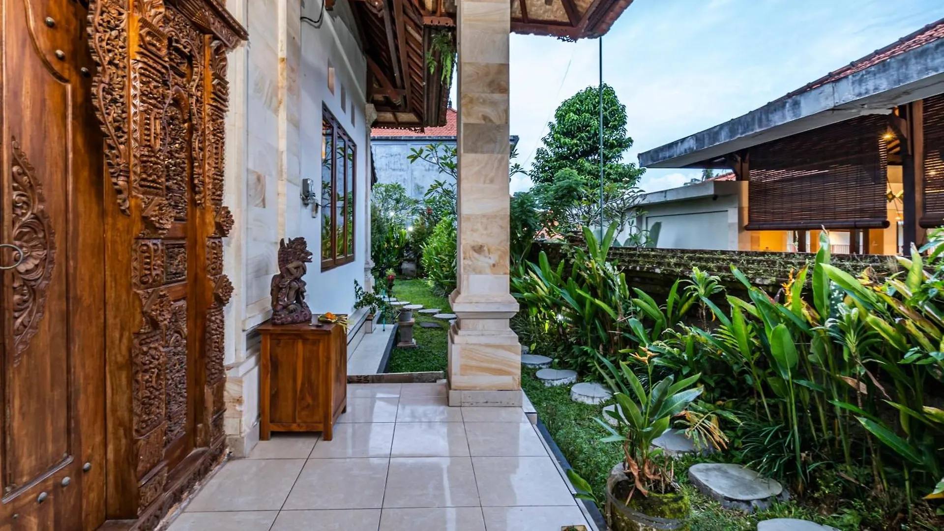 Pondok Loris Villa Ubud 0*,